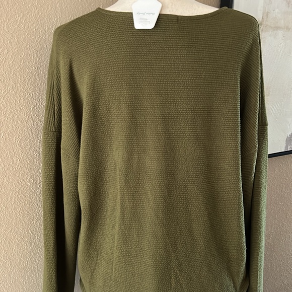 Front twist olive ribbed sweater - Picture 7 of 7